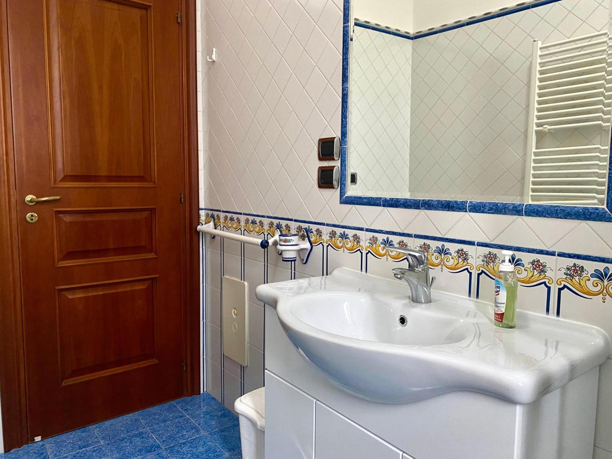 A Casa Di Don Peppino Apartamento Salerno Exterior foto